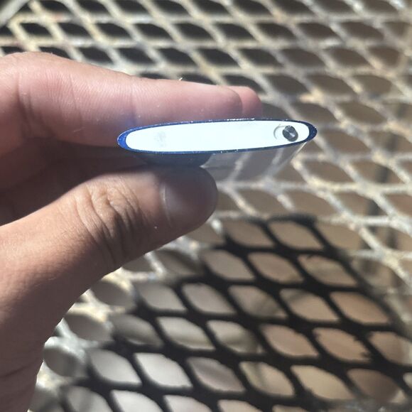 Apple iPod Nano 5th Gen 8GB A1320 Blue NEEDS BATTERY - Picture 4 of 5